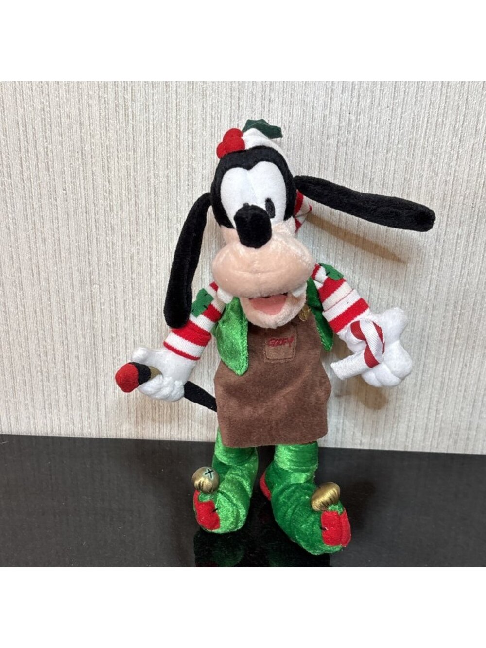 Disney Parks Goofy Bean Bag Plush Elf Santa Outfit Christmas 2002